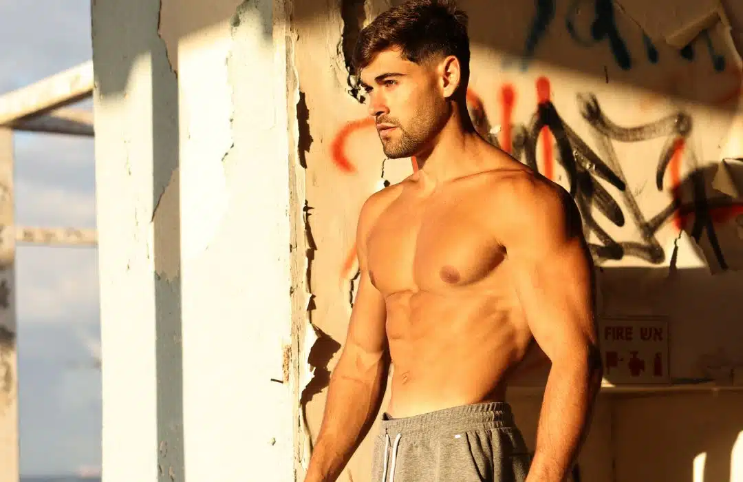 אליה בונן משלב אימוני קיקבוקס ללא ציוד