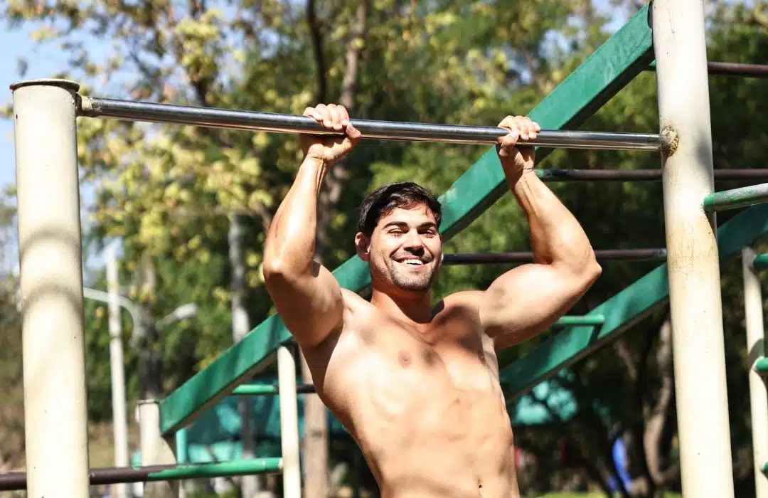 אליה בונן מראה איך לעשות מתח בצורה נכונה